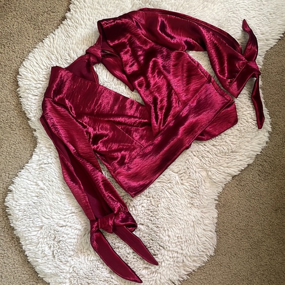 Red long sleeve crop top - Picture 2 of 2